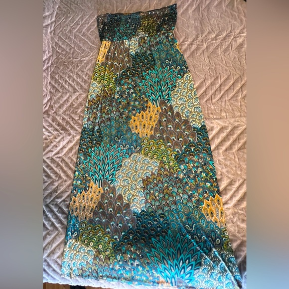 WETSEAL | Peacock Maxi Dress - Picture 1 of 4